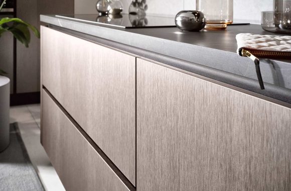 Küchentrends 2020 Metallic Optik und Haptik im Miele Center Markant