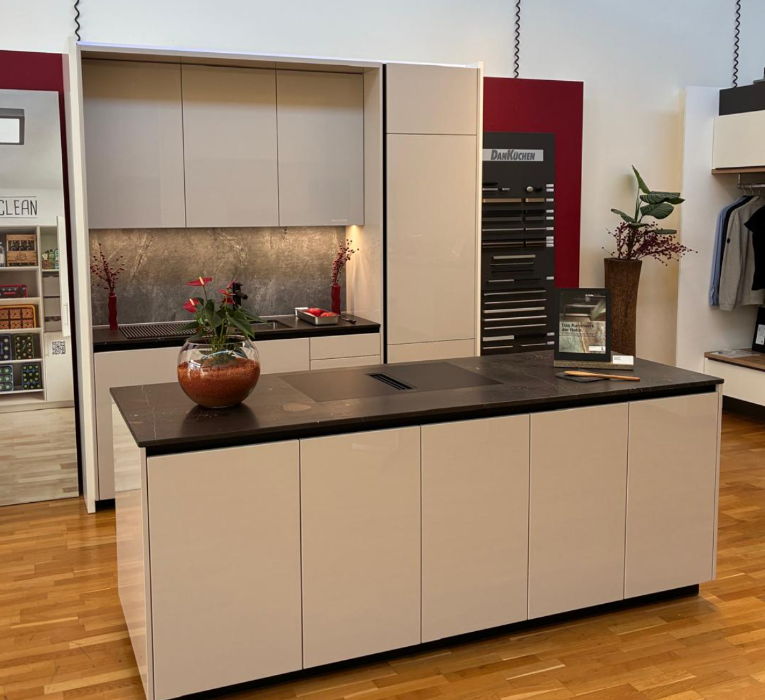 Abverkauf DAN Lionga - Ausstellungsküche/Abverkaufsküche Markant Dornbirn