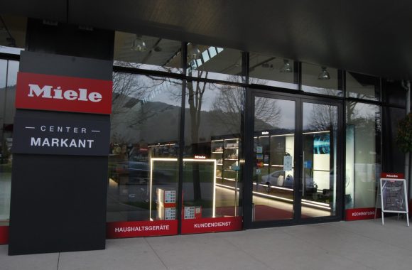 Unternehmen Eingang Miele Center Markant in Dornbirn